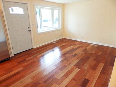 140 Toro Cir, Carpentersville, IL 60110 - photo 5