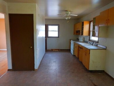 1008 38th St SE, Cedar Rapids, IA 52403 - photo 4