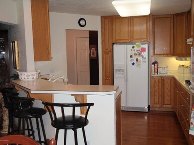 Kitchen and breakfast bar