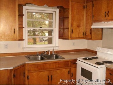 285 Channing Dr, Fayetteville, NC 28303 - photo 2