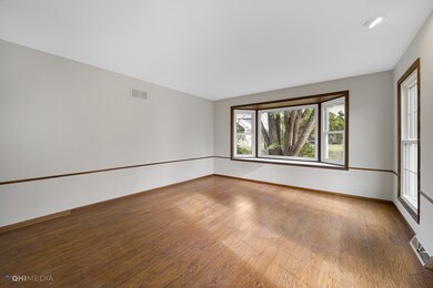 917 Hidden Lake Rd, Naperville, IL 60565 - photo 7