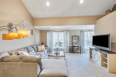 100 Weatherby Ln unit 100, Central Islip, NY 11722 - photo 4