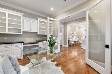 335 Wycliffe Dr, Houston, TX 77079 - photo 5