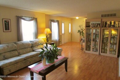 628 Loxley Dr, Toms River, NJ 08753 - photo 4