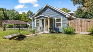 508 S Walnut St, Tomball, TX 77375 - photo 2