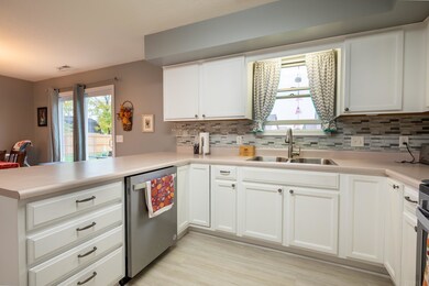 814 Prairie Ln, Ossian, IN 46777 - photo 2