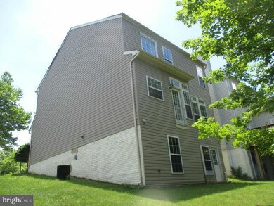 8318 Lyndhurst St, Laurel, MD 20724 - photo 4