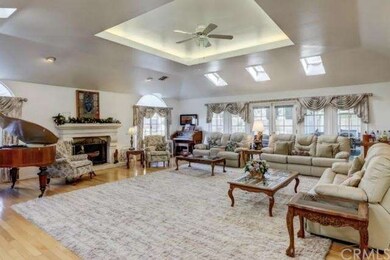 Fabulous family room with 20
