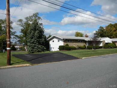 539 Wood St unit 549, Emmaus, PA 18049 - photo 2