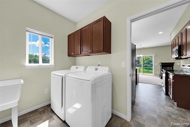 14265 Shadywood Dr, Sterling Heights, MI 48312 - photo 5