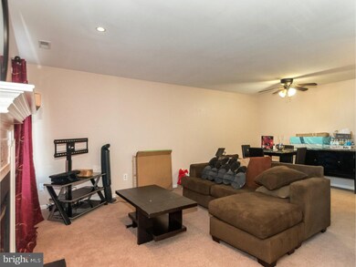 40 Lauren Ct unit 214, Levittown, PA 19057 - photo 5