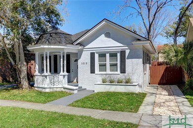 Beautiful 1930 brick bungalow w/ original circular