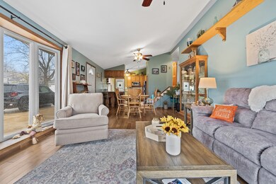 353 Delaware St, Carpentersville, IL 60110 - photo 7