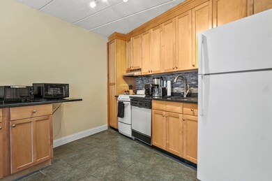Crestwood Condominiums unit 33, Holliston, MA 01746 - photo 7
