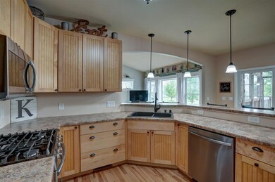 825 Sumac St, Oregon, WI 53575 - photo 4