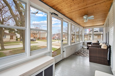 290 N Clinton Ave, Elmhurst, IL 60126 - photo 4