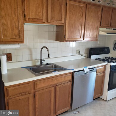 950 Circle Dr, Halethorpe, MD 21227 - photo 7