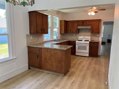 201 W 9th St, Bonham, TX 75418 - photo 4