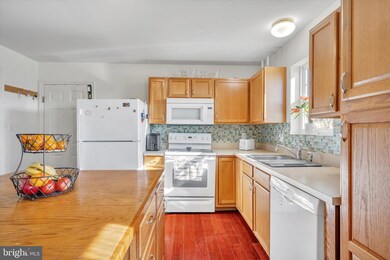 433 E 4th St, Bernville, PA 19506 - photo 4