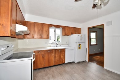 631 James St, Chicopee, MA 01020 - photo 4