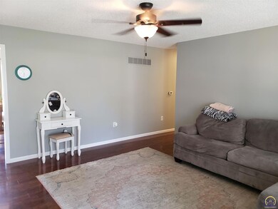 201 E 6th St, Overbrook, KS 66524 - photo 2