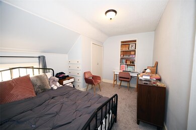 Upstairs unit bed #2