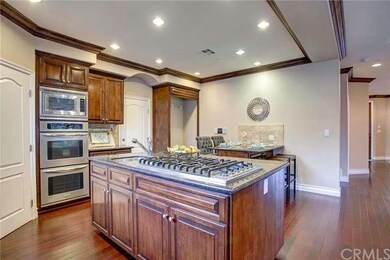 Dual ovens, dual sinks, large island, with eat-in 