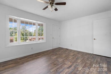 303 Cedarwood Dr, Shelby, NC 28152 - photo 4