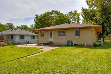 3405 Crestmoor Place, Des Moines, IA 50310 - photo 6