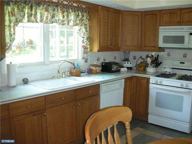 204 Louise Dr, Morrisville, PA 19067 - photo 5