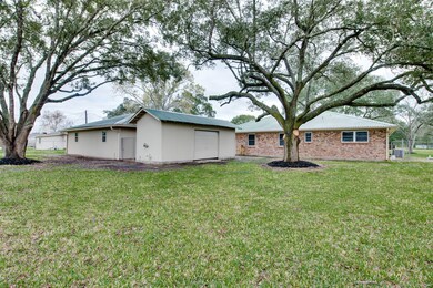 47 Boreas Dr, Alvin, TX 77511 - photo 4