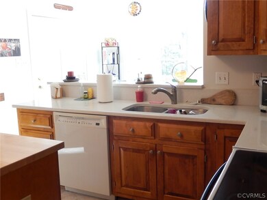 724 Lakewater Dr, Henrico, VA 23229 - photo 6