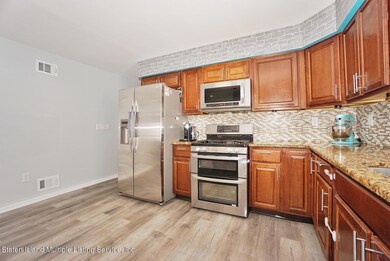 (7) KITCHEN