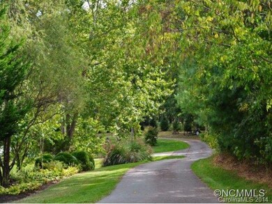 Welcome Home!  Private Drive