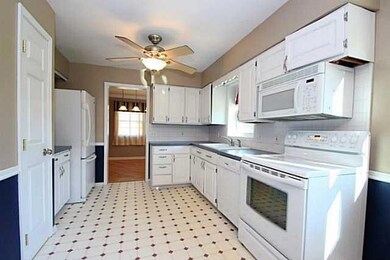 Kitchen. Large, bright kitchen. All appliances sta