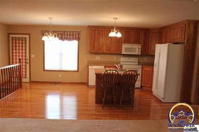 4606 SW Misty Harbor Dr, Topeka, KS 66610 - photo 4