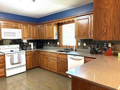 1505 Jo Ln, Yankton, SD 57078 - photo 3