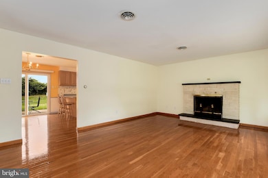 17930 Oak Ridge Dr, Hagerstown, MD 21740 - photo 6