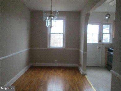 2913 Edgecombe Cir S, Baltimore, MD 21215 - photo 6