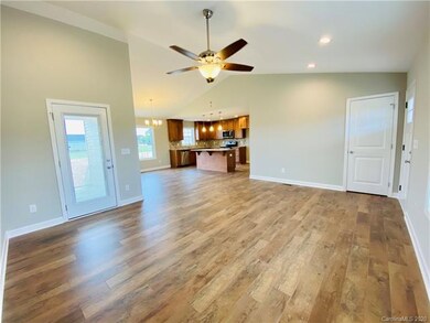 112 Lonehart Ln unit 28, Statesville, NC 28625 - photo 5