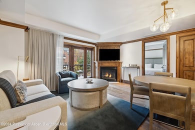 10BLivingRoom2