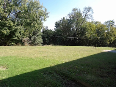 418 S Weaver St, Hesston, KS 67062 - photo 2