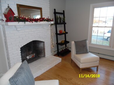 135 Woodburn Dr, Methuen, MA 01844 - photo 4