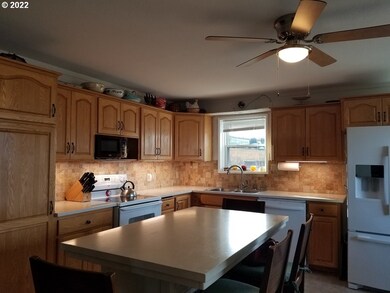 3324 E 13th St, the Dalles, OR 97058 - photo 4