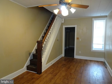 1046 Pear St, Reading, PA 19601 - photo 2
