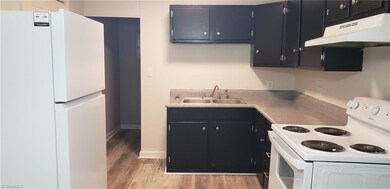 1218 R C Baldwin Ave, High Point, NC 27260 - photo 4