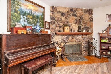 1135 E Nugent St, Lancaster, CA 93535 - photo 3