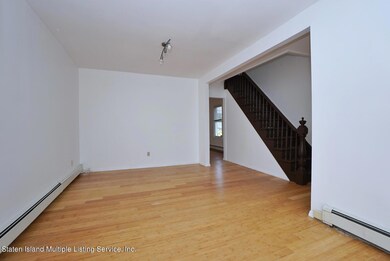 (5) LIVING ROOM