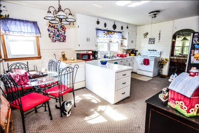 305 N Vine St, Wingate, IN 47994 - photo 6