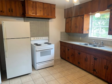 1507 W Blum St, Alvin, TX 77511 - photo 6